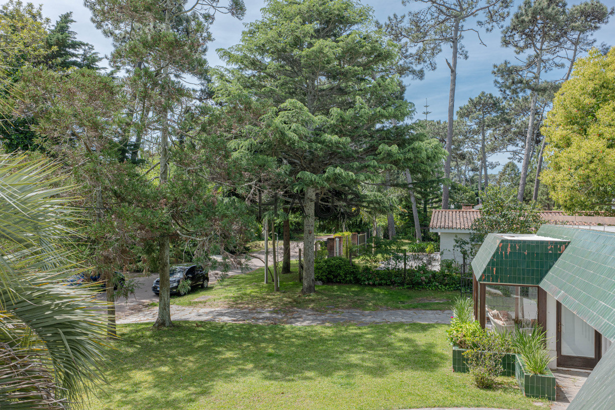 Casa ID.981 - Casa en Venta, 5 Dormitorios - Punta del Este -  Playa Mansa
