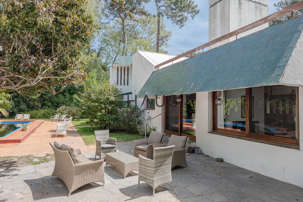 Casa ID.981 - Casa en Venta, 5 Dormitorios - Punta del Este -  Playa Mansa