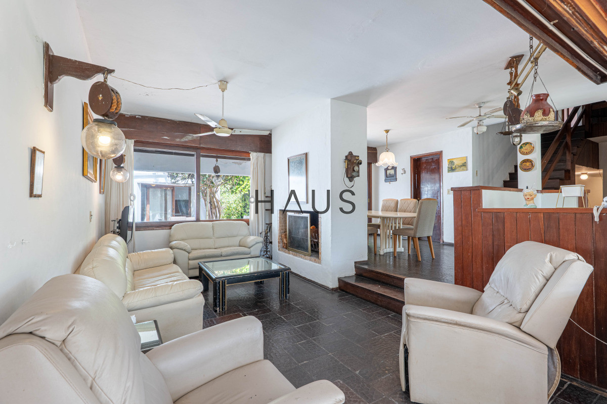 Casa ID.981 - Casa en Venta, 5 Dormitorios - Punta del Este -  Playa Mansa