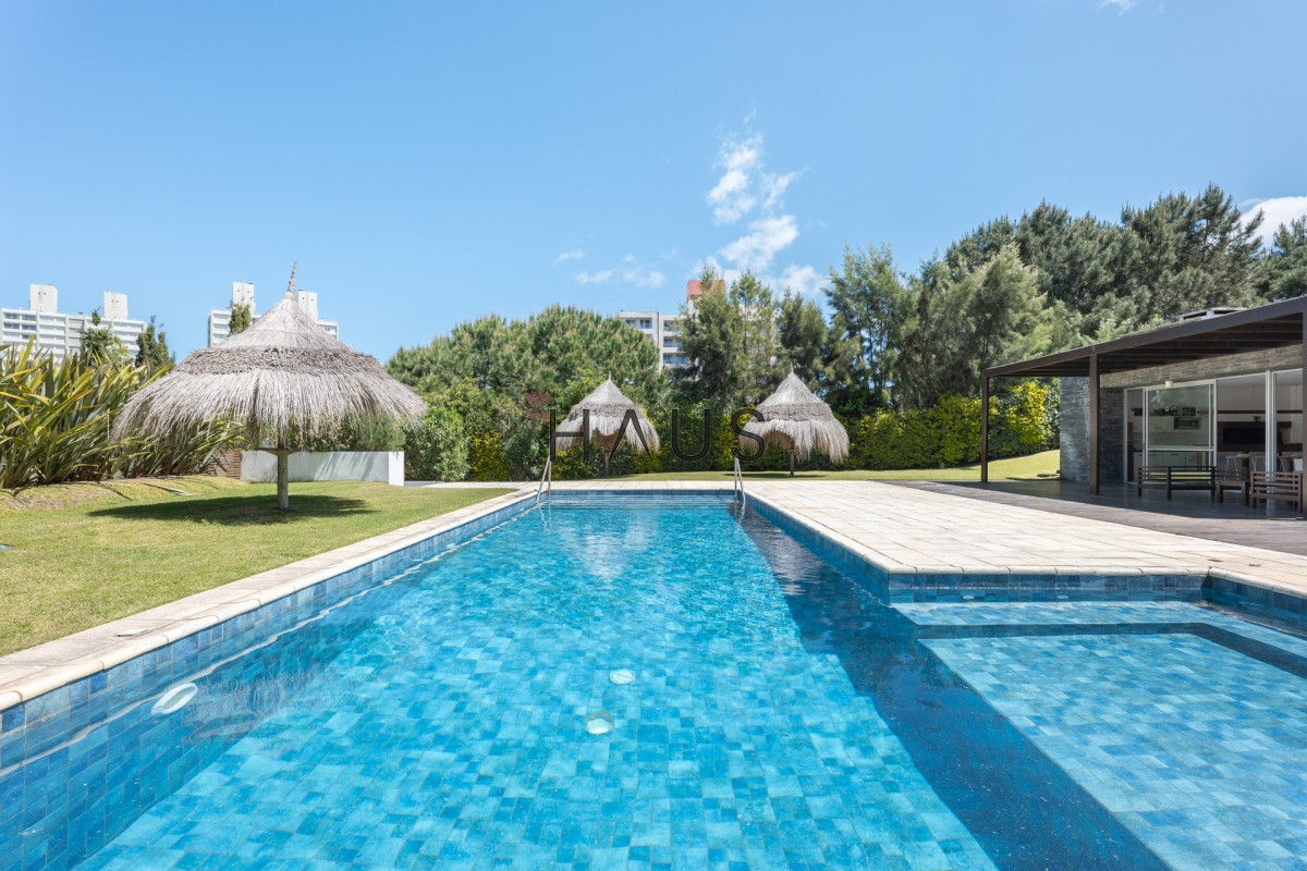 Apartamento ID.1174 - Apartamento en Venta 3 Dormitorios con Parrillero - Playa Mansa - Punta del Este 