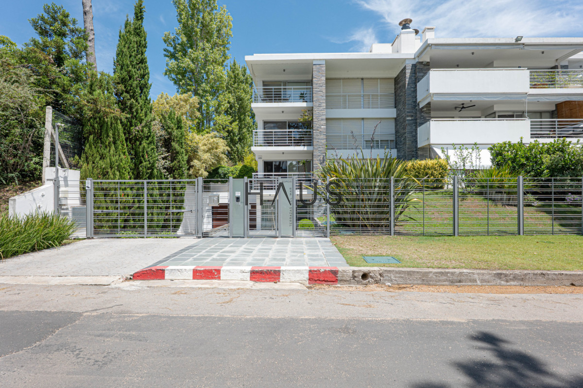 Apartamento ID.1173 - Apartamento en Venta 3 Dormitorios - Patio y Prrillero de uso exclusivo - Punta del Este - Playa Mansa
