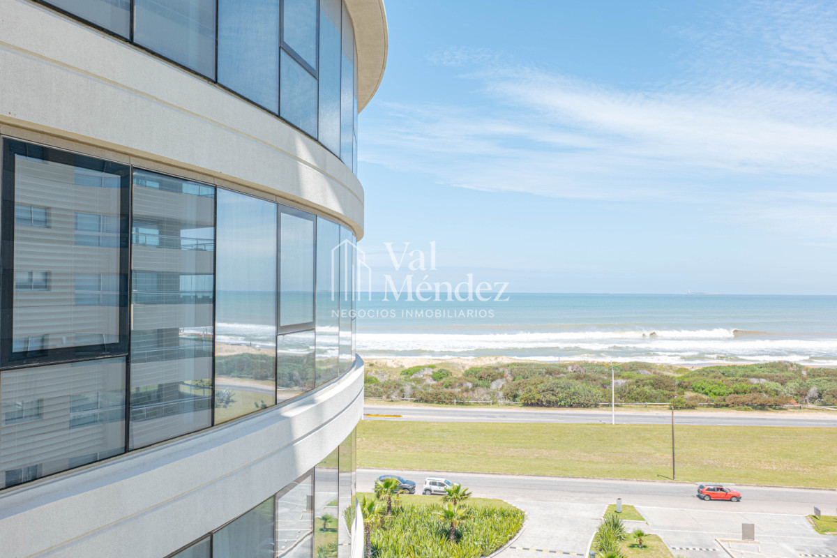 Apartamento ID.3812 - Venta Apartamento, 2 Dormitorios en Suite - Punta Del Este - Playa Brava - TRUMP