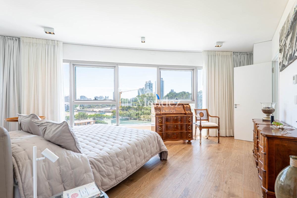 Apartamento ID.3812 - Venta Apartamento, 2 Dormitorios en Suite - Punta Del Este - Playa Brava - TRUMP