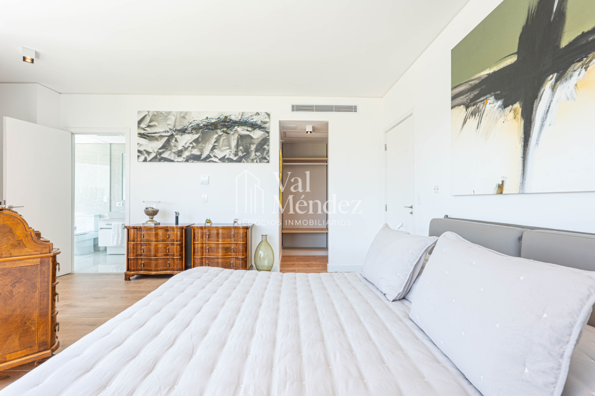 Apartamento ID.3812 - Venta Apartamento, 2 Dormitorios en Suite - Punta Del Este - Playa Brava - TRUMP