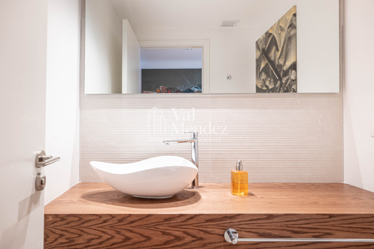 Apartamento ID.3812 - Venta Apartamento, 2 Dormitorios en Suite - Punta Del Este - Playa Brava - TRUMP