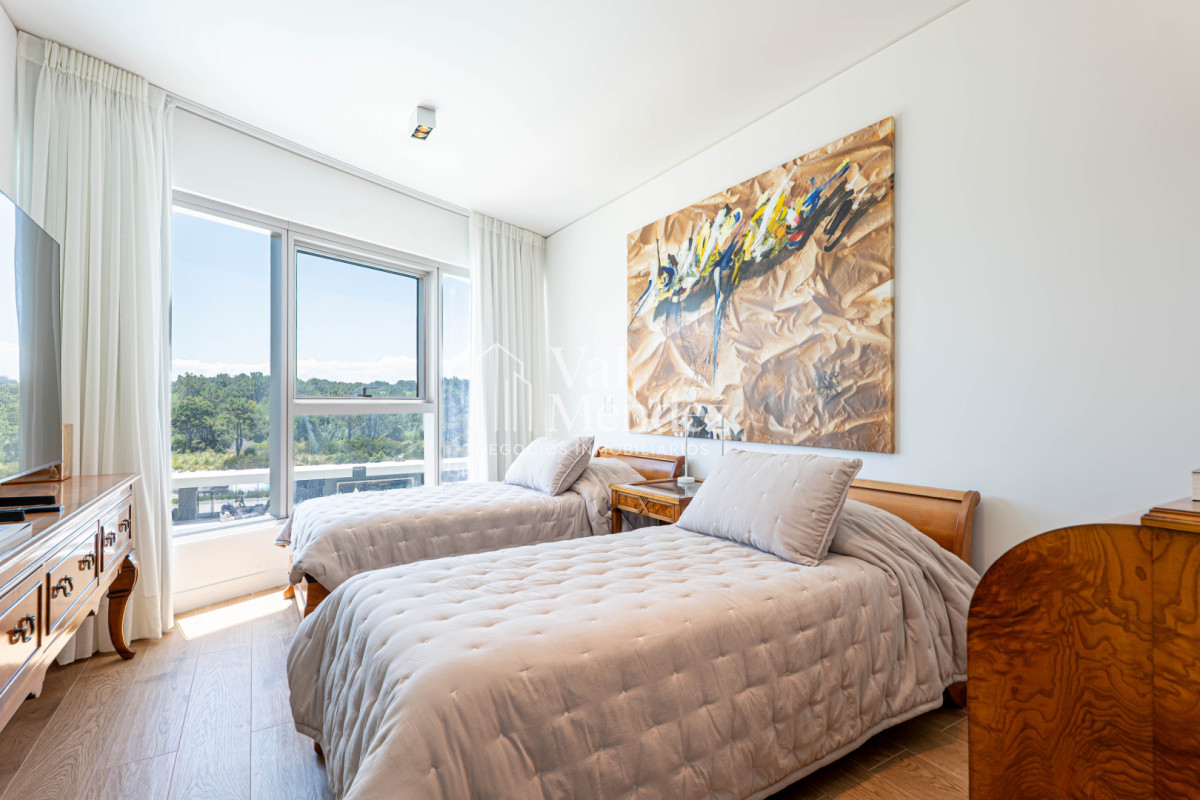 Apartamento ID.3812 - Venta Apartamento, 2 Dormitorios en Suite - Punta Del Este - Playa Brava - TRUMP