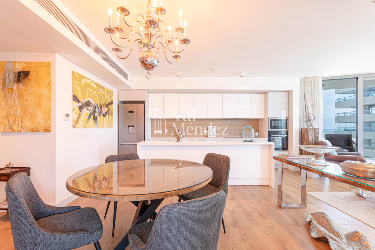 Apartamento ID.3812 - Venta Apartamento, 2 Dormitorios en Suite - Punta Del Este - Playa Brava - TRUMP