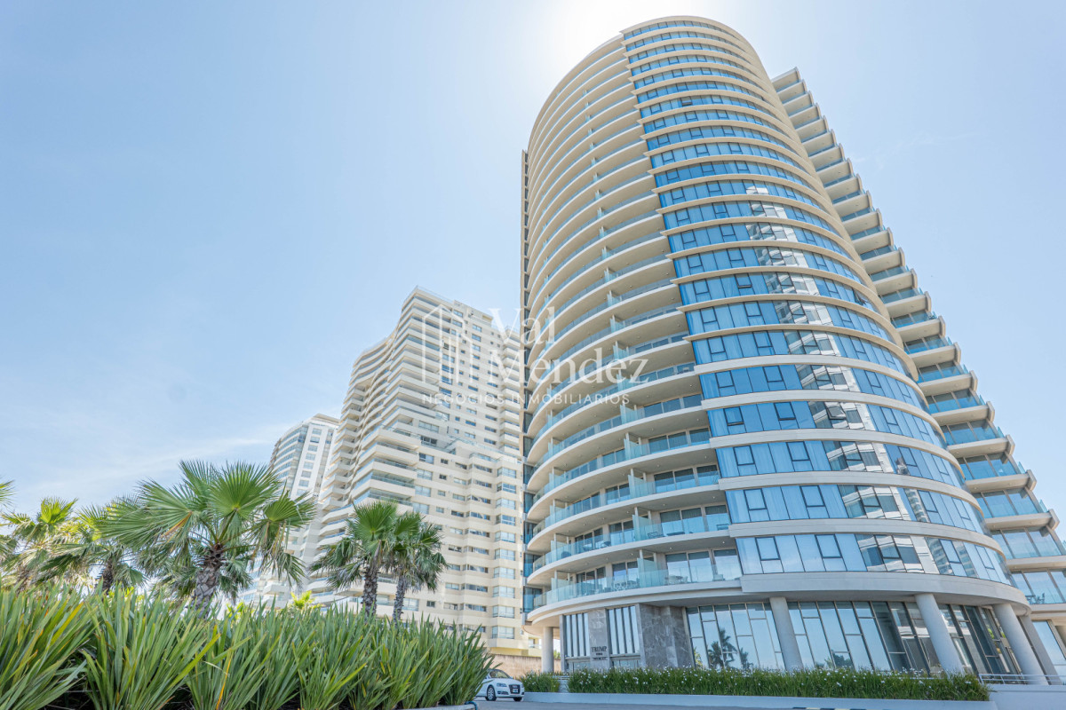 Apartamento ID.3812 - Venta Apartamento, 2 Dormitorios en Suite - Punta Del Este - Playa Brava - TRUMP
