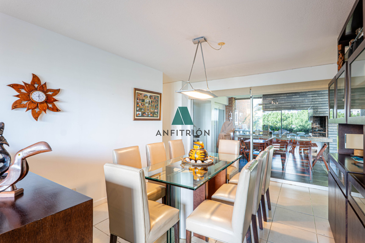 Apartamento ID.374 - Apartamento en Venta 3 Dormitorios - Patio y Prrillero de uso exclusivo - Punta del Este - Playa Mansa