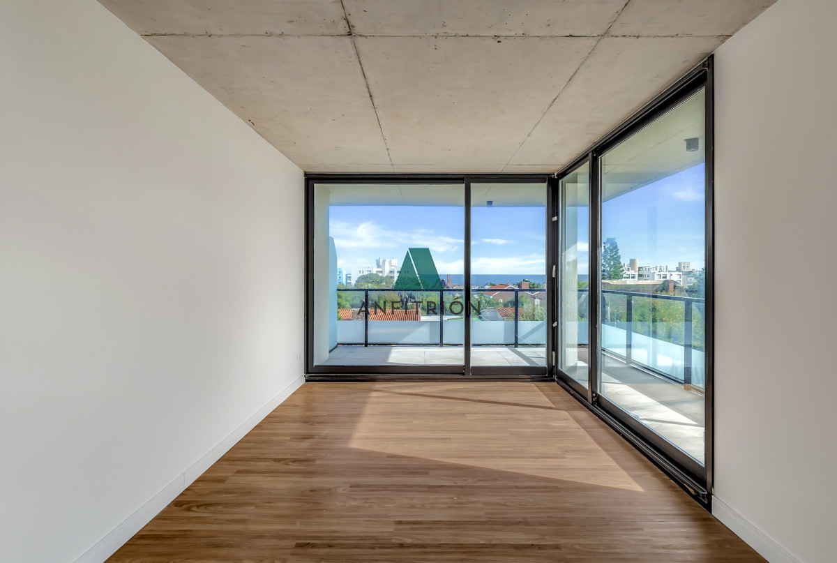 Apartamento ID.224 - Apartamento 2 Dormitorios a 200 metros del Mar, Playa Mansa, Punta del Este 