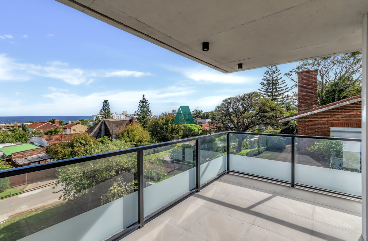 Apartamento ID.224 - Apartamento 2 Dormitorios a 200 metros del Mar, Playa Mansa, Punta del Este 