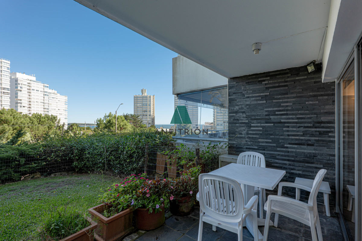 Apartamento ID.374 - Apartamento en Venta 3 Dormitorios - Patio y Prrillero de uso exclusivo - Punta del Este - Playa Mansa
