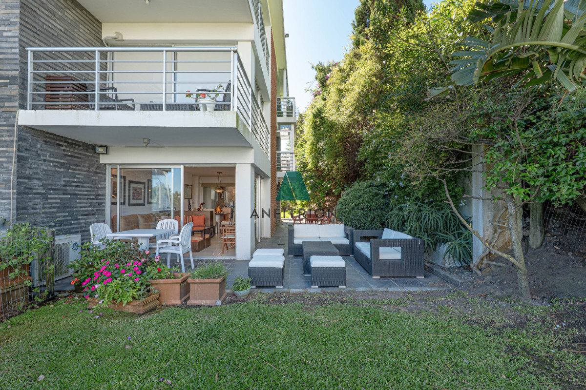 Apartamento ID.374 - Apartamento en Venta 3 Dormitorios - Patio y Prrillero de uso exclusivo - Punta del Este - Playa Mansa