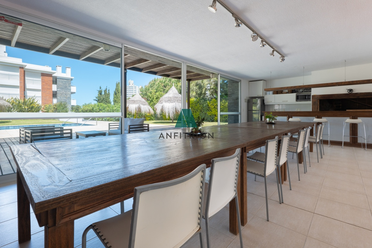 Apartamento ID.374 - Apartamento en Venta 3 Dormitorios - Patio y Prrillero de uso exclusivo - Punta del Este - Playa Mansa