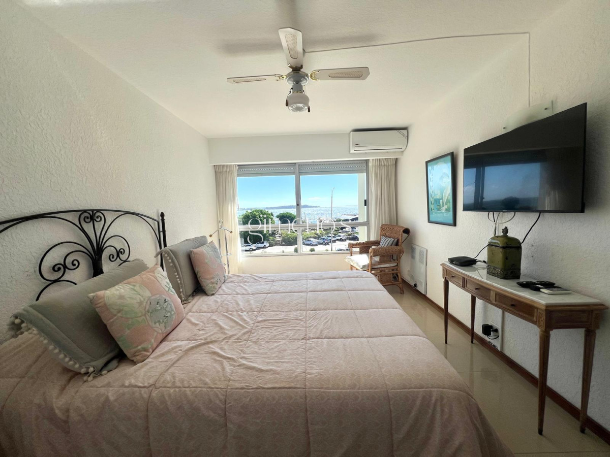 Apartamento ID.60 - Apartamento en Venta Primera Linea Playa Mansa 3 dormitorios
