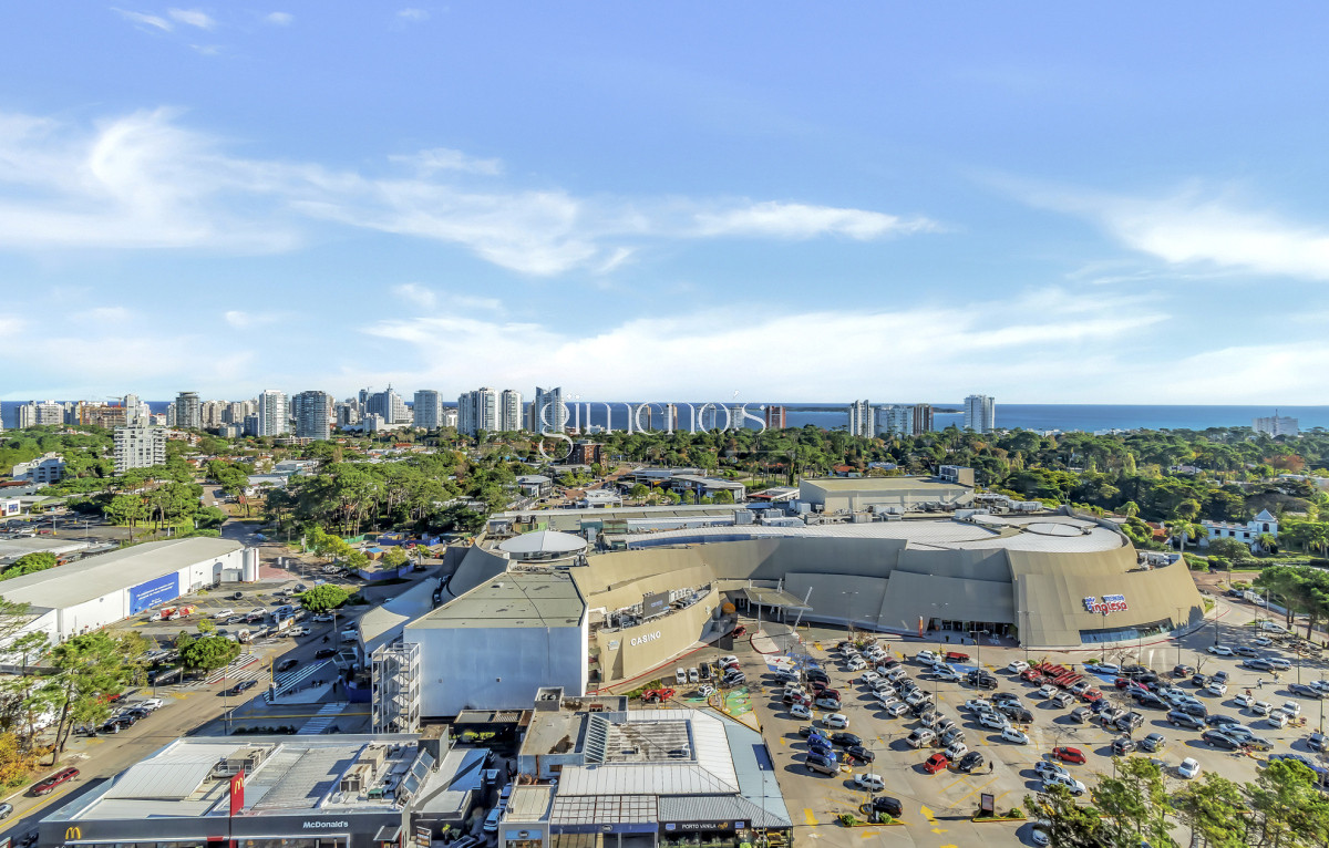 Apartamento ID.12 - Venta Apartamento 3 Dormitorios con Parrillero propio, Punta del Este, Roosevelt