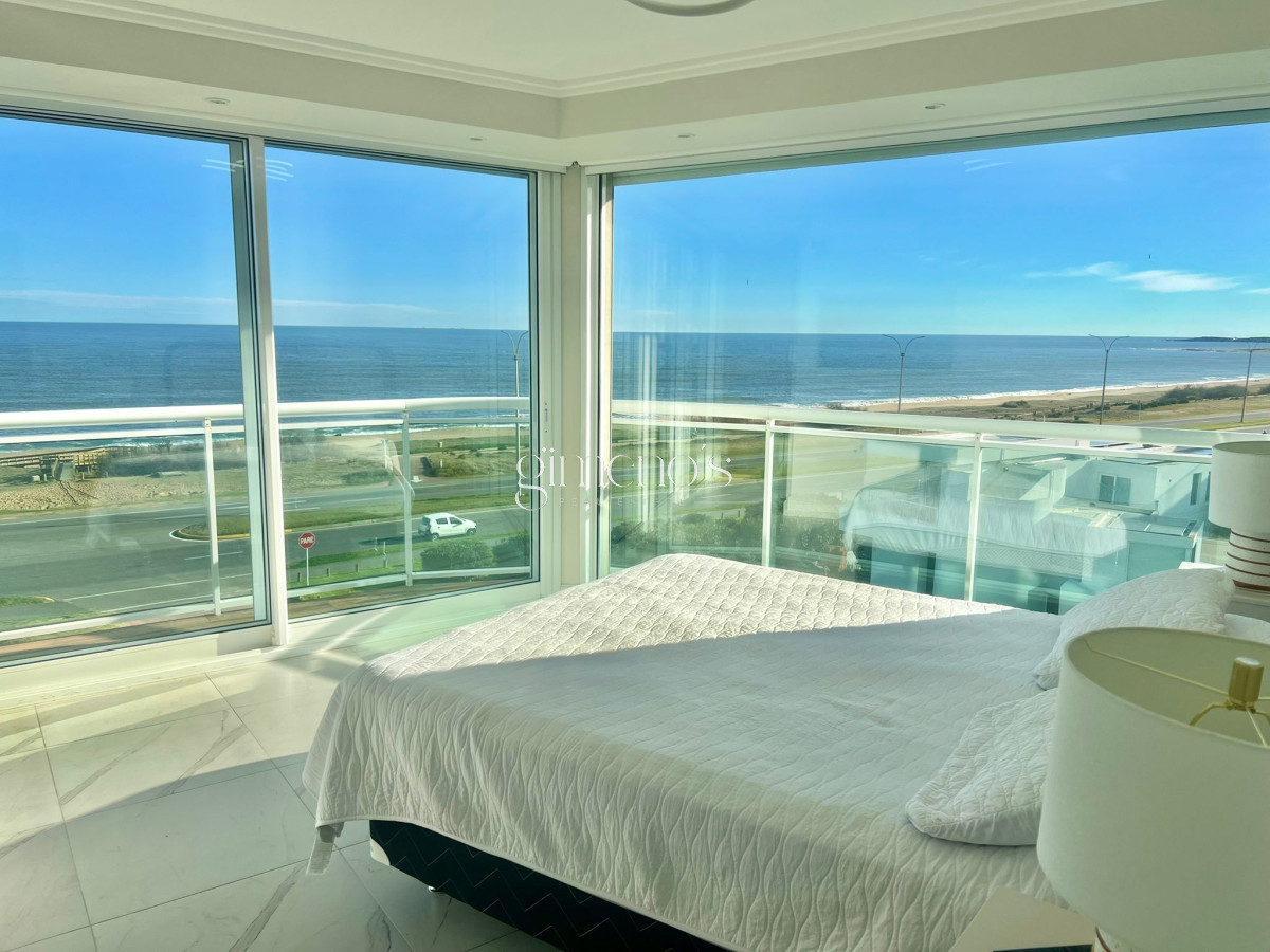 Apartamento ID.208 - Alquiler de Verano 2 Dormitorios Primera Línea al Mar Playa Mansa Punta del Este