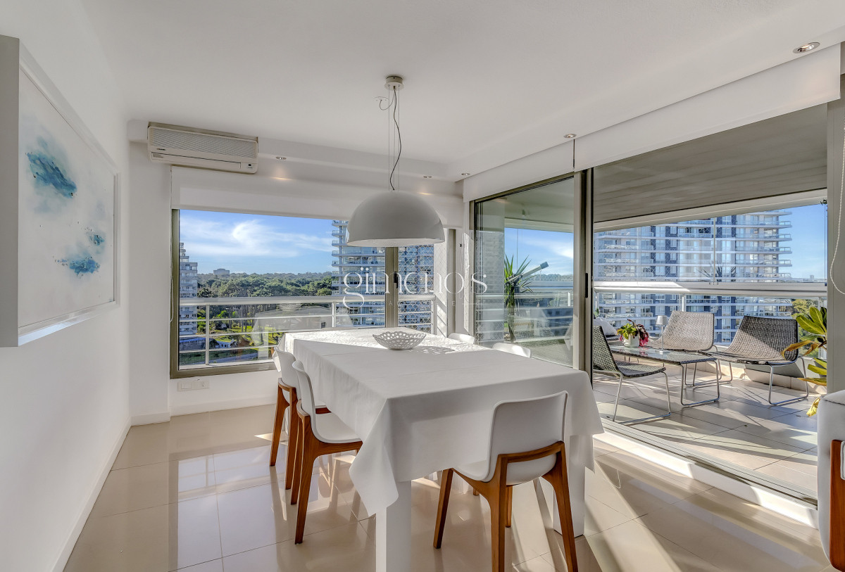 Apartamento ID.112 - Venta Apartamento 3 Dormitorios - Punta del Este - Playa Brava 
