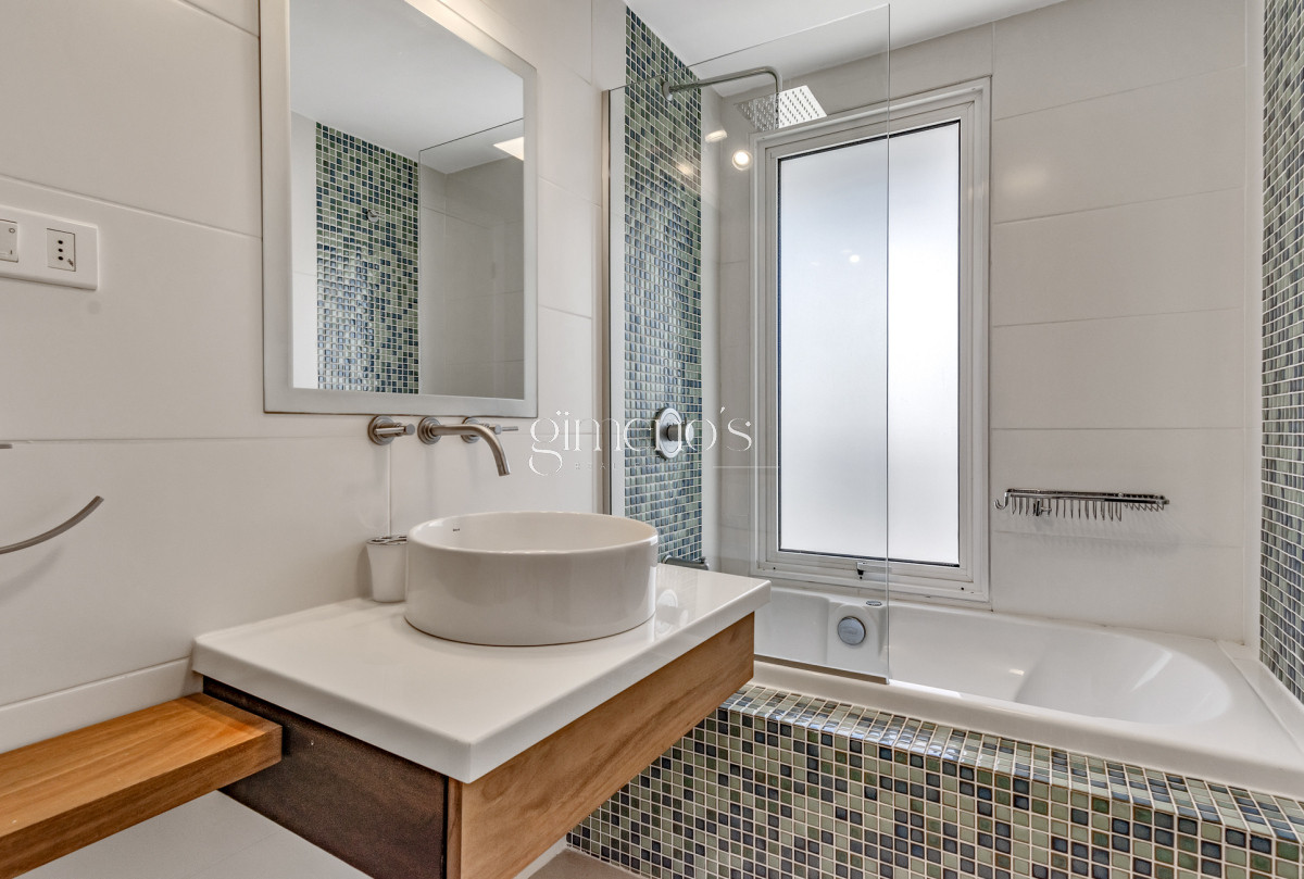 Apartamento ID.128 - Apartamento de 3 dormitorios en alquiler de Verano , Punta del Este , Playa Brava