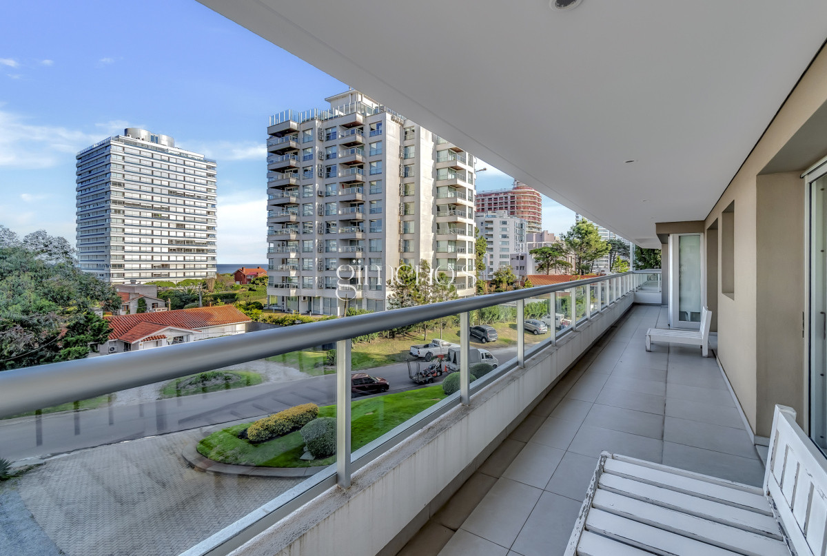 Apartamento ID.175 - Apartamento en Venta 3 Dormitorios - Punta del Este - Playa Brava