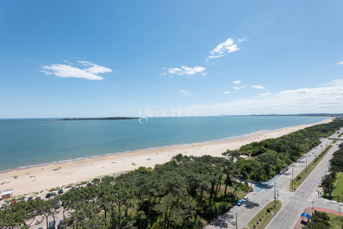 Apartamento ID.593 - Apartamento en Venta 3 Dormitorios - Playa Mansa- Punta del Este