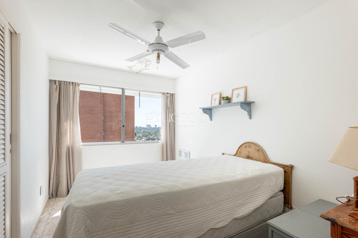 Apartamento ID.1079 - Apartamento en Venta 3 Dormitorios y Dependencia Playa Mansa Punta del Este