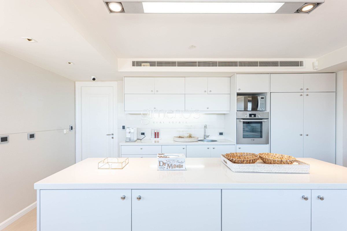 Apartamento ID.808 - Apartamento Semipiso de 4 Dormitorios en Venta - Punta del Este -Playa  Brava