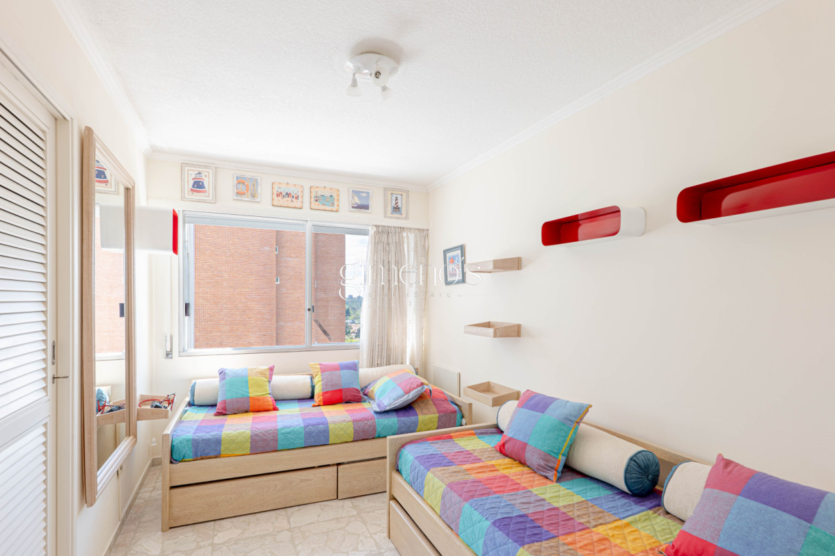 Apartamento ID.593 - Apartamento en Venta 3 Dormitorios - Playa Mansa- Punta del Este