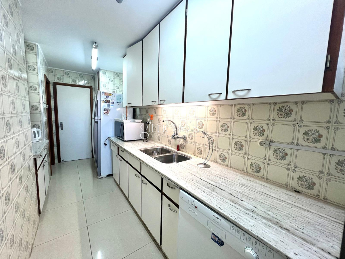 Apartamento ID.60 - Apartamento en Venta Primera Linea Playa Mansa 3 dormitorios