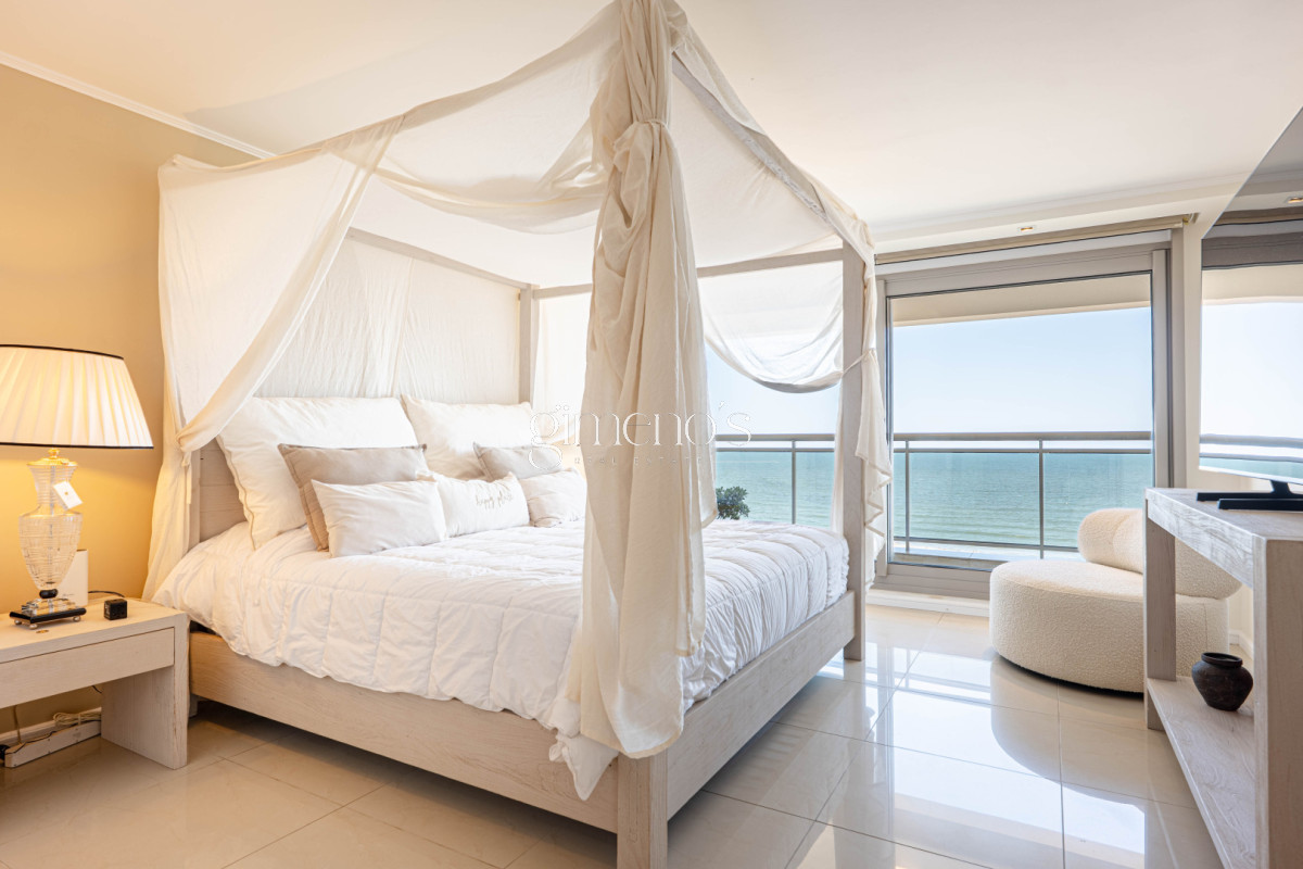 Apartamento ID.808 - Apartamento Semipiso de 4 Dormitorios en Venta - Punta del Este -Playa  Brava