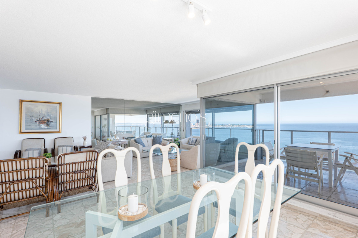 Apartamento ID.1079 - Apartamento en Venta 3 Dormitorios y Dependencia Playa Mansa Punta del Este