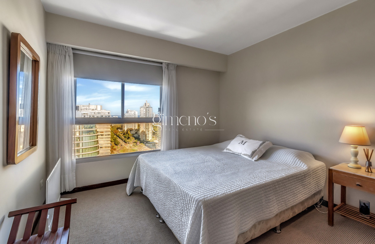 Apartamento ID.12 - Venta Apartamento 3 Dormitorios con Parrillero propio, Punta del Este, Roosevelt