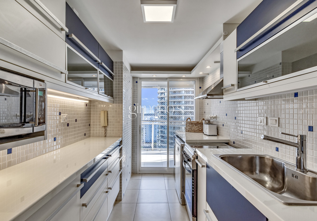 Apartamento ID.128 - Apartamento de 3 dormitorios en alquiler de Verano , Punta del Este , Playa Brava