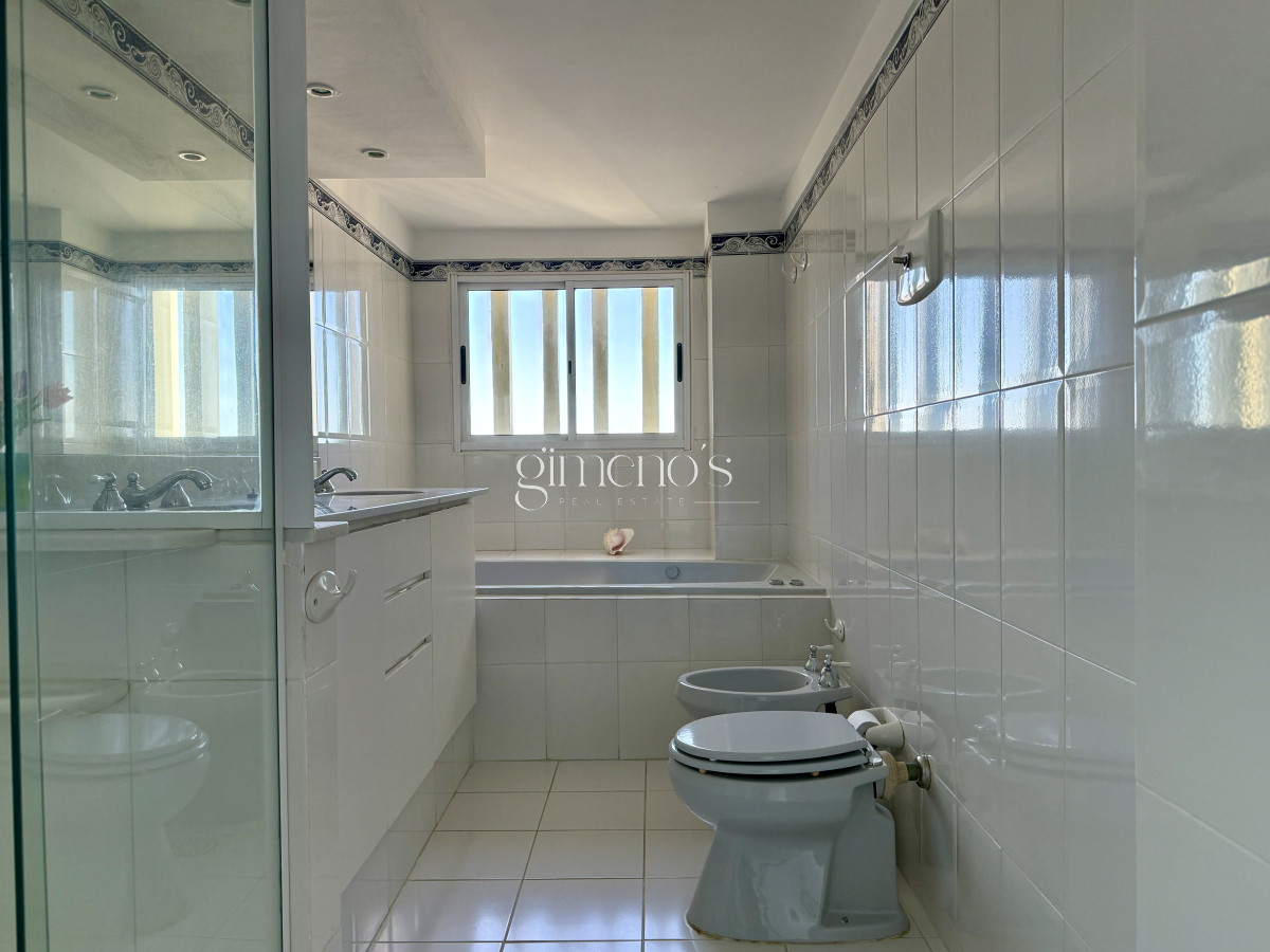 Apartamento ID.149 - Apartamento en Venta 4 Dormitorios Península - Punta del Este 