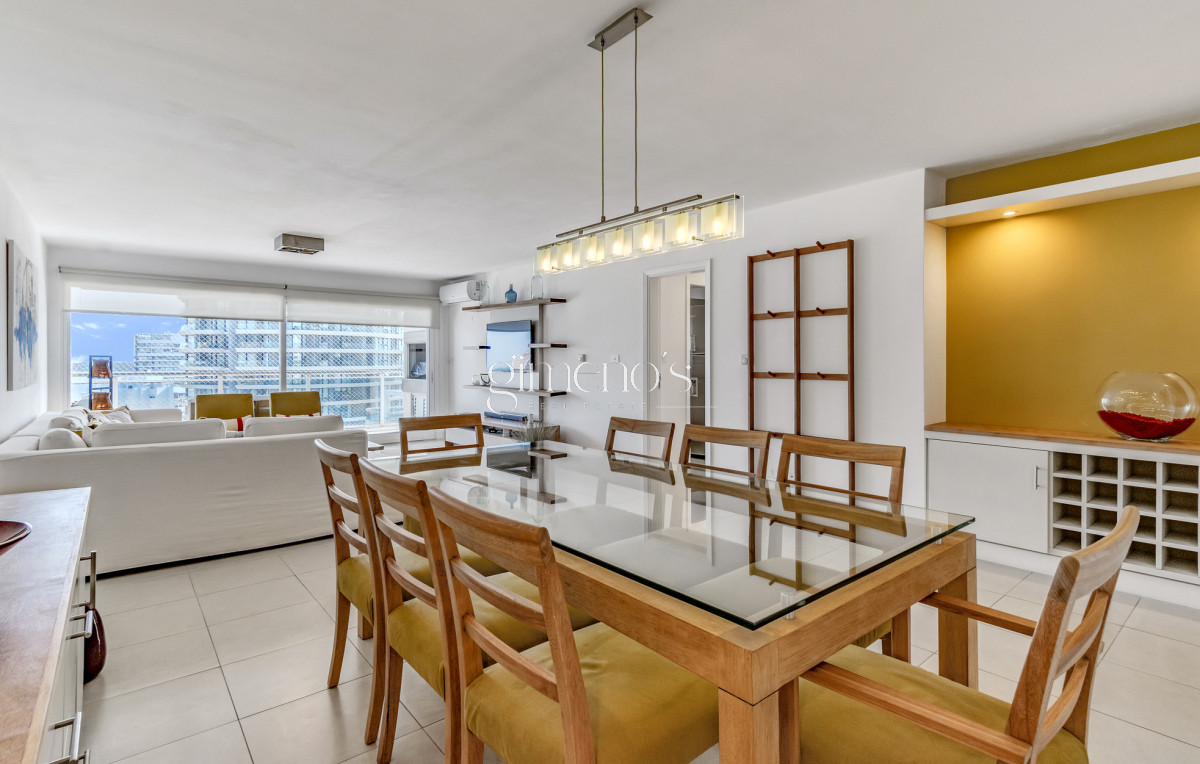 Apartamento ID.128 - Apartamento de 3 dormitorios en alquiler de Verano , Punta del Este , Playa Brava