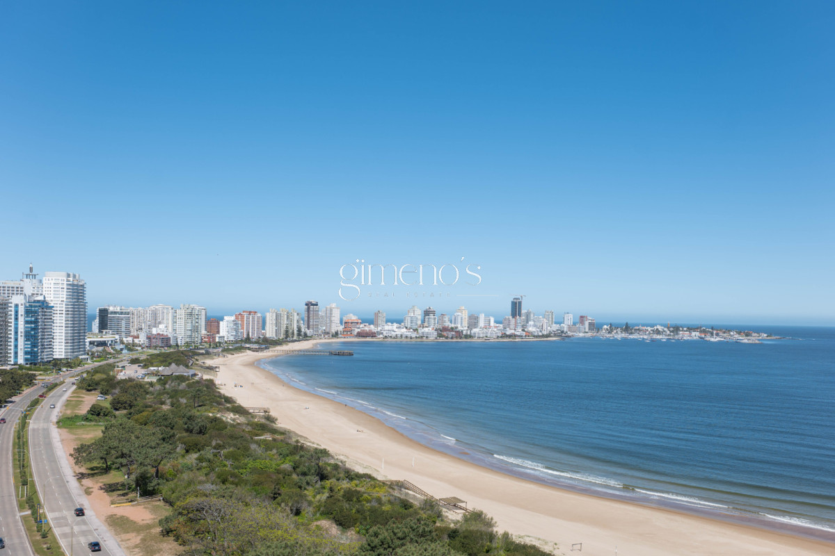 Apartamento ID.1079 - Apartamento en Venta 3 Dormitorios y Dependencia Playa Mansa Punta del Este