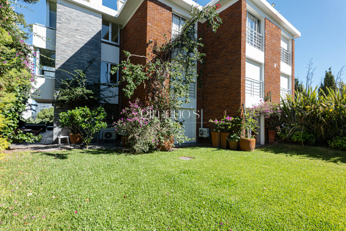 Apartamento ID.1141 - Apartamento en Venta 3 Dormitorios - Patio y Prrillero de uso exclusivo - Punta del Este - Playa Mansa