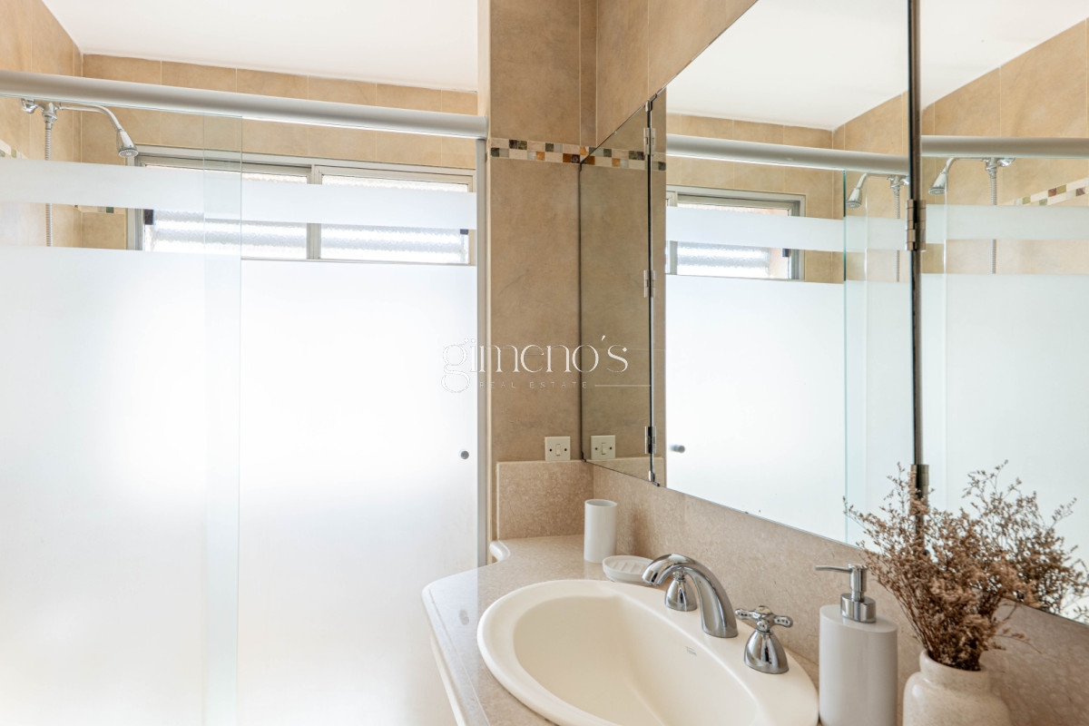 Apartamento ID.1079 - Apartamento en Venta 3 Dormitorios y Dependencia Playa Mansa Punta del Este