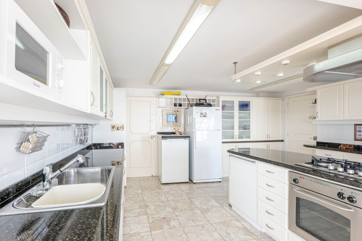 Apartamento ID.593 - Apartamento en Venta 3 Dormitorios - Playa Mansa- Punta del Este