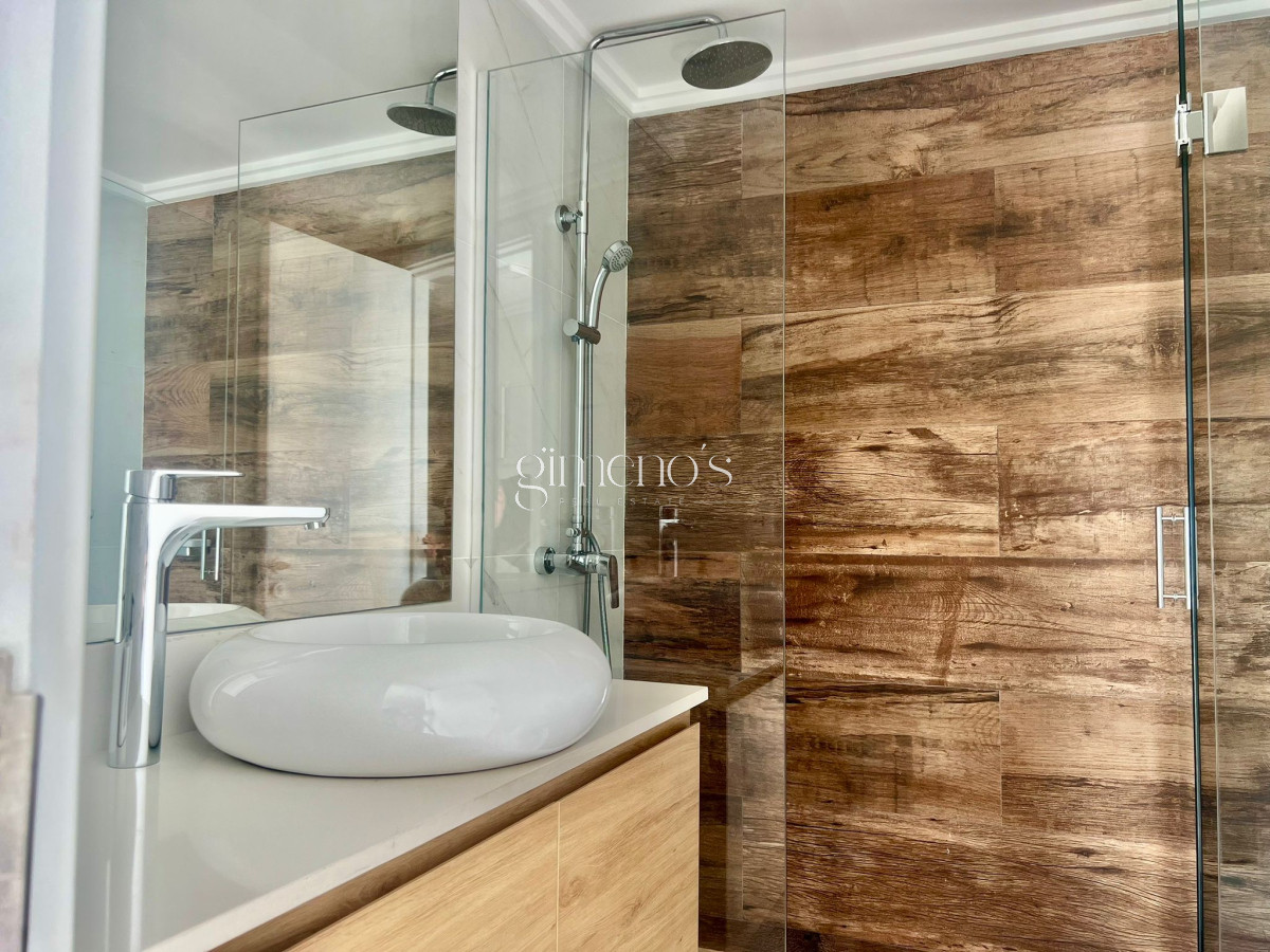 Apartamento ID.208 - Alquiler de Verano 2 Dormitorios Primera Línea al Mar Playa Mansa Punta del Este