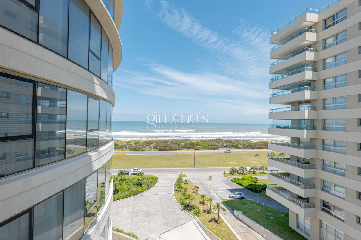 Apartamento ID.754 - Venta Apartamento, 2 Dormitorios en Suite - Punta Del Este - Playa Brava - TRUMP