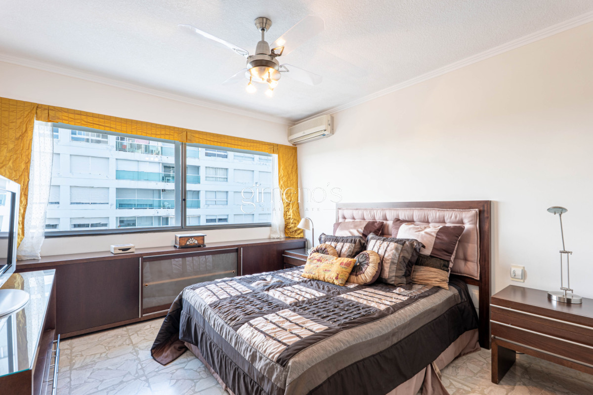 Apartamento ID.593 - Apartamento en Venta 3 Dormitorios - Playa Mansa- Punta del Este