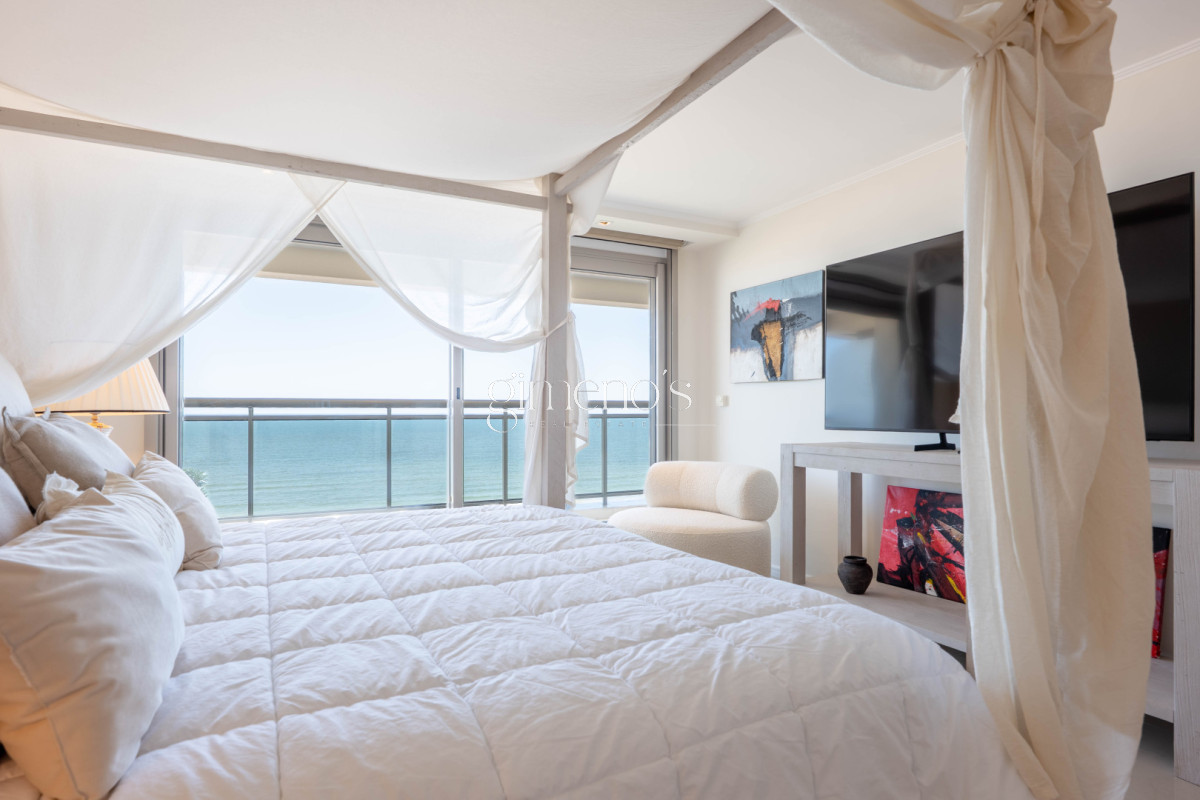 Apartamento ID.808 - Apartamento Semipiso de 4 Dormitorios en Venta - Punta del Este -Playa  Brava