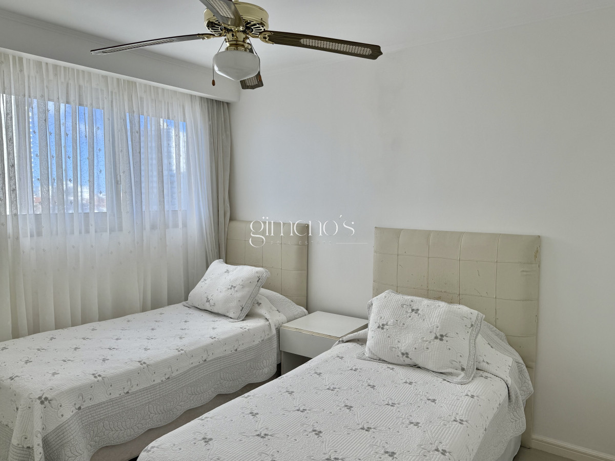 Apartamento ID.90 - Venta apartamento 3 suites mas dependencia completa, Punta del Este, Edificio IMPERIALE 