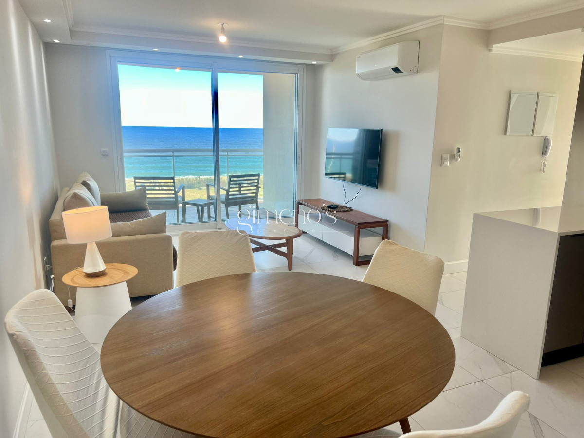Apartamento ID.208 - Alquiler de Verano 2 Dormitorios Primera Línea al Mar Playa Mansa Punta del Este