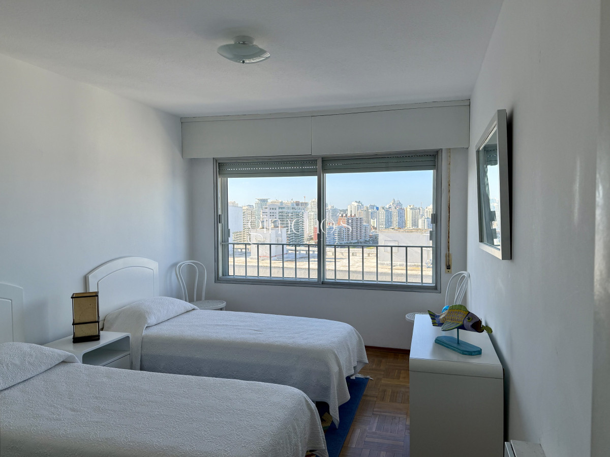 Apartamento ID.149 - Apartamento en Venta 4 Dormitorios Península - Punta del Este 