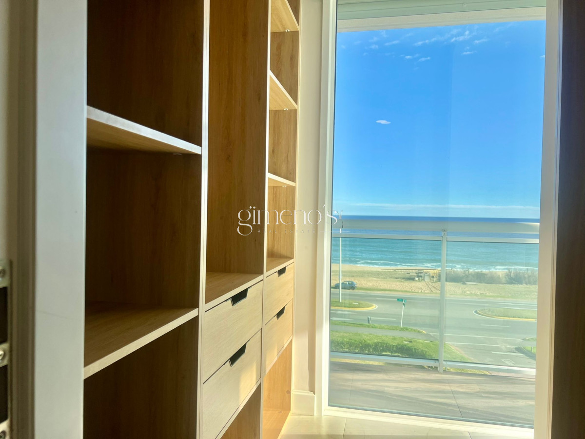 Apartamento ID.208 - Alquiler de Verano 2 Dormitorios Primera Línea al Mar Playa Mansa Punta del Este