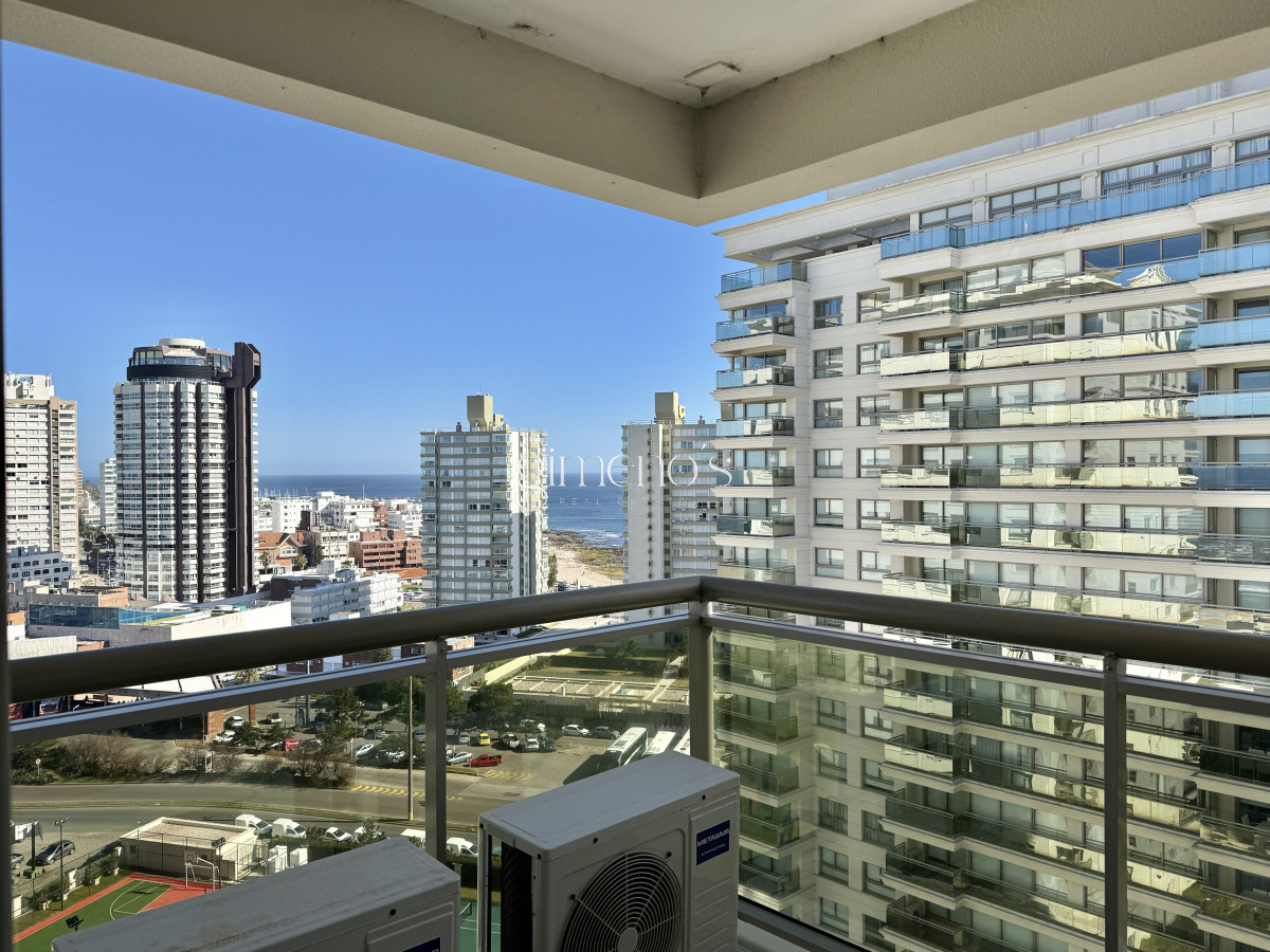 Apartamento ID.91 - Venta apartamento 3 suites mas dependencia completa, Punta del Este, Edificio IMPERIALE l
