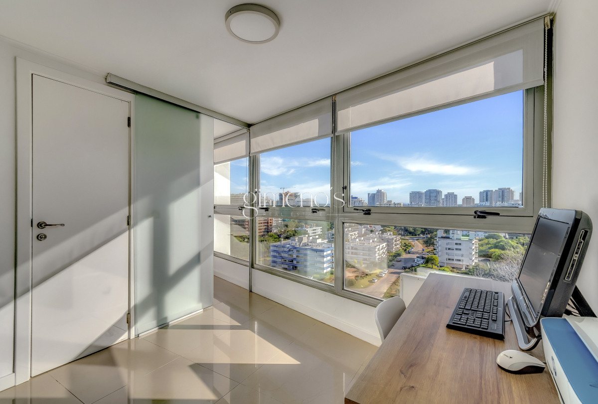 Apartamento ID.112 - Venta Apartamento 3 Dormitorios - Punta del Este - Playa Brava 