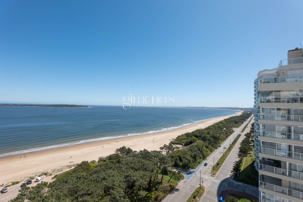 Apartamento ID.1079 - Apartamento en Venta 3 Dormitorios y Dependencia Playa Mansa Punta del Este